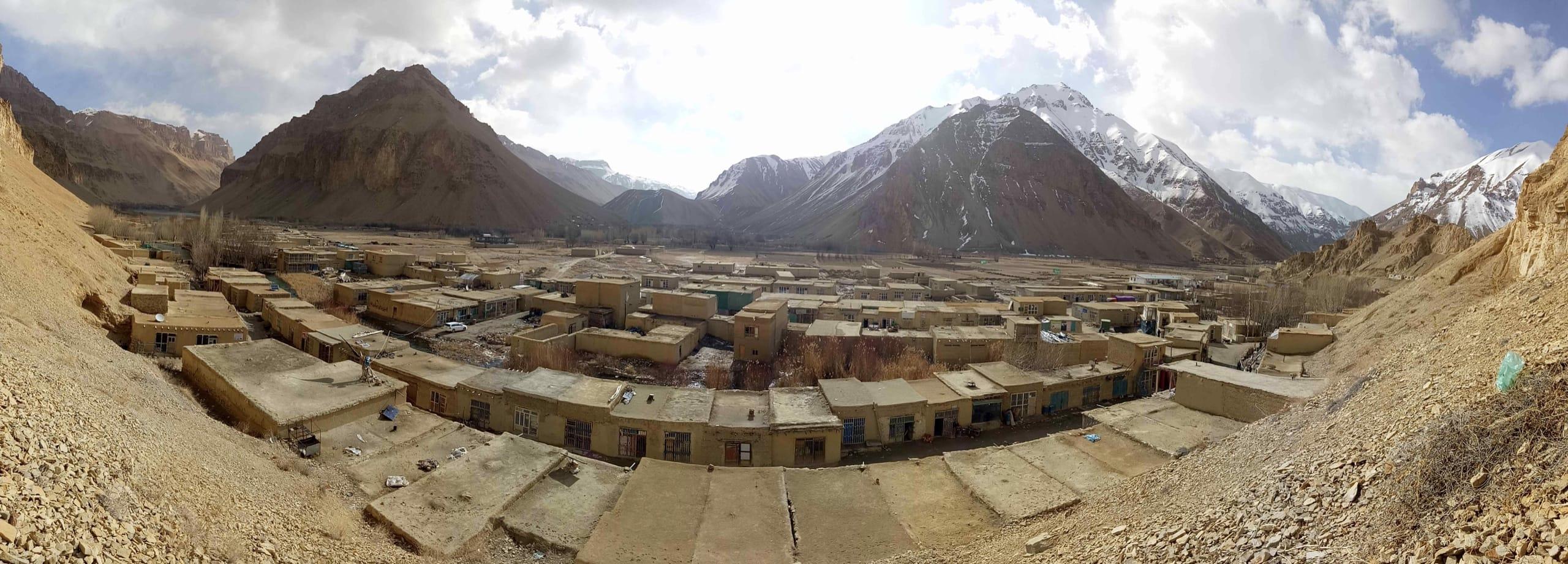 دسترسی به بعضی ساحات در افغانستان بسیار مشکل میباشد. در چنین ساحات روستایی، شبکه های کوچک میتواند برق قابل پرداخت، مطمئن و پاک را فراهم کند.